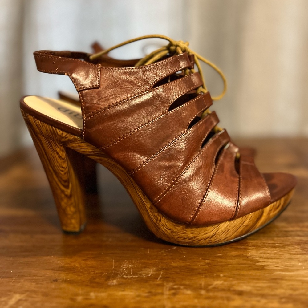 Diba Platform Leather Sandals, beautiful, interchangeable lace. Size 7.5